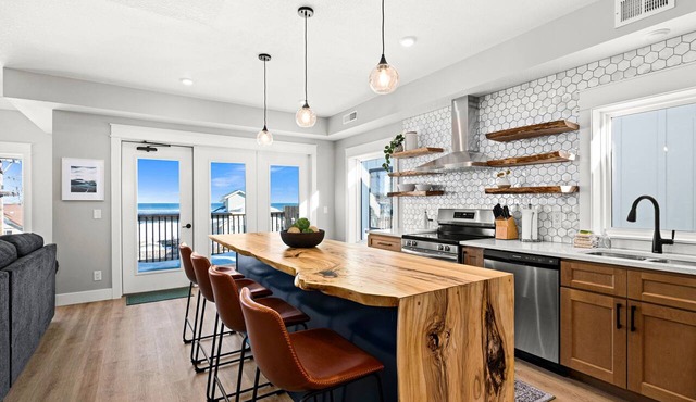 Penthouse Condo w/Beach Access | Dragestil 717-3