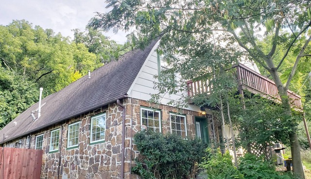Perfect for big groups, Former Bed and Breakfast in Charming Old Converted Barn!