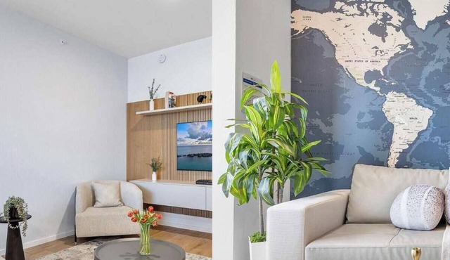 Perfect Group Stay: 6BR/2 Kitchens/2 Living Rooms