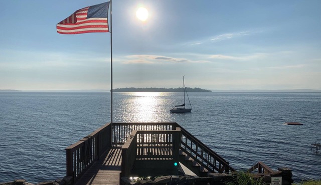Pet Friendly Lake Front Getaway On Lake Champlain, Plattsburgh NY