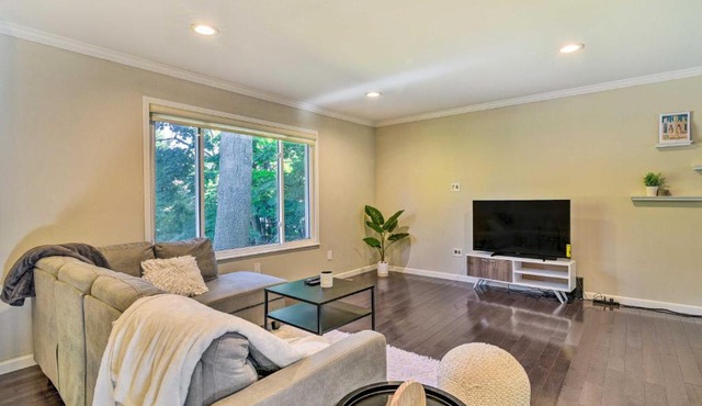 Pet-Friendly Michigan Home: 5 Mi to State Park!