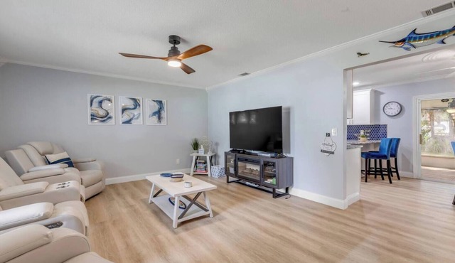 Pet-Friendly Oasis w/Fenced Yard in Edgewater