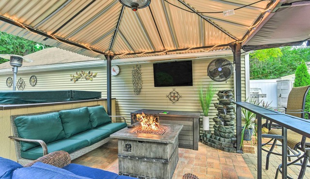 Pet-Friendly Taylor Home w/ Backyard Oasis!