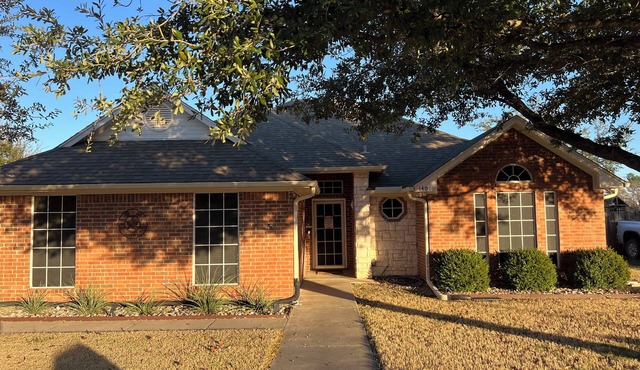 Pilot Point-Minutes to Ray Roberts Lake, 3-bedroom house in adorable Pilot Point
