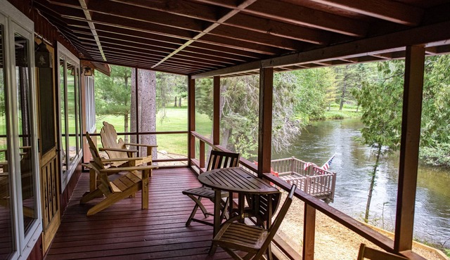 Pine Bend Cottage -Get Cozy on the Au Sable