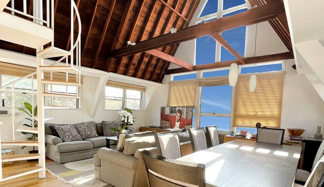 Pines 4BR Luxury Gourmet Kit, Pool, Jacuzzi, Fireplace