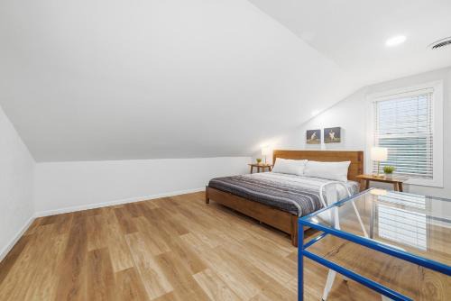 Pittsburgh Millvale E Modern and Quiet Private Bedroom with Shared Bathroom