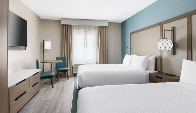Pleasant Stay, Convenient Location! Outdoor Pool, Free Breakfast, Pets Allowed!