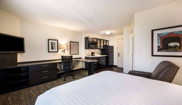 Pleasant Stay, Convenient Location! Free Parking, Kitchenette