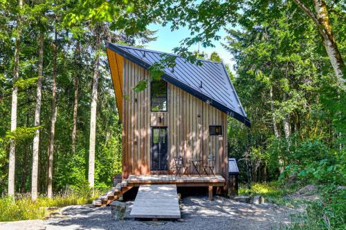 PNW Tiny Cabin Escape: 4 Mi to St Helens
