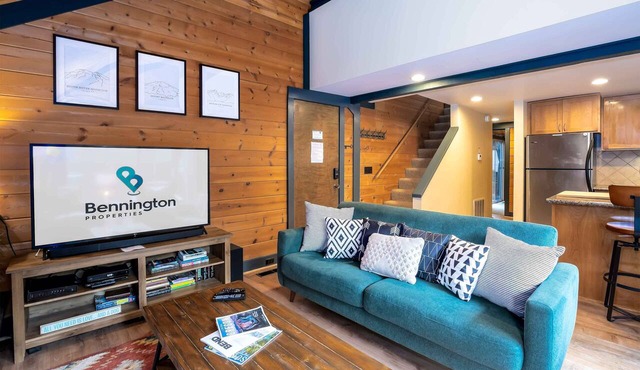 POLE06 - Classic Cabin, Dog Friendly, Hot Tub, Sleeps 8