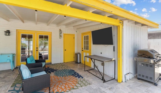 Pool & Sun Getaway | Steps to Entertainment, Dining & Local Hot Spots in Scottsdale