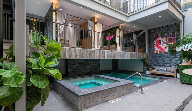 Poolside Condo w Hot Tubs, Grill Near French Qtr, Great for Families & Groups