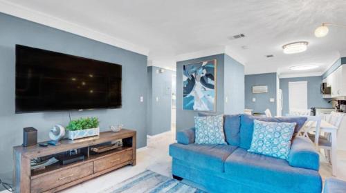 Poolside Villas 104 near beach sleeps 5