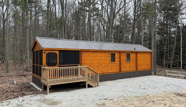 Porch View Cabin - 3 Min to Silver Lake Sand Dunes