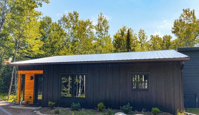 Porcupine Bluff | Modern Home, Lake Views