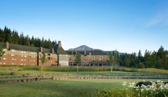 Premier Room w/views of the Columbia River Gorge