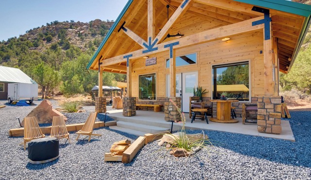 Premium Apple Valley Cabin w/Zion Nat’l Park View