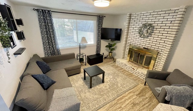 Private 2 bedroom Guest Suite - pet friendly