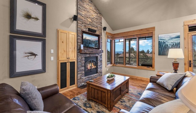 Private 2-King Luxury Cabin at Brasada Ranch: pools, golf, hot tubs and more!
