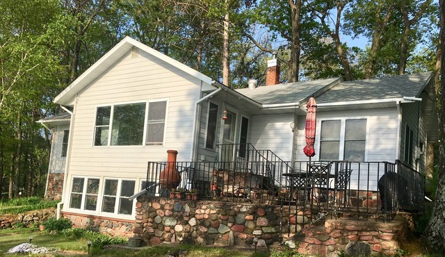Private 3 bedroom on Spooner Lake with Pontoon