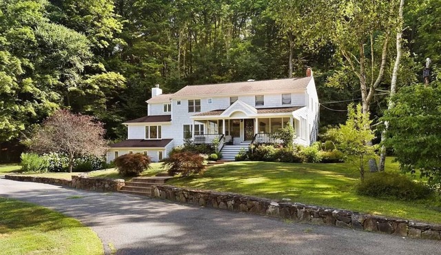 Private 5-Acre Retreat, 5BR Near NYC in Mount Kisco