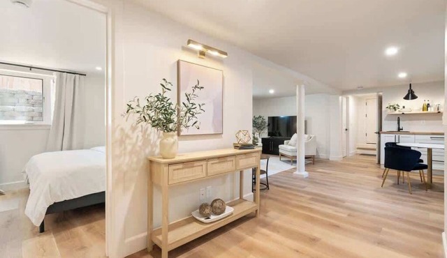 Private Basement Guest Suite w/Hot Tub
