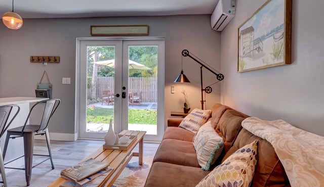 Private & Charming Cottage 2 bedrooms in Miami Beach