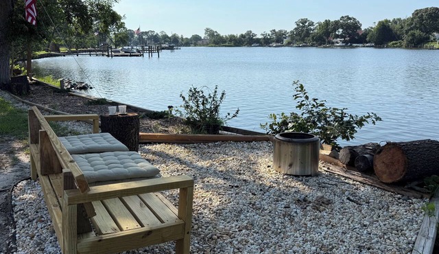 Private Chesapeake Retreat, Firepit, Kayaks, View. in Pasadena