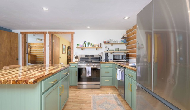 Private Creekside Log Cabin on 80 acres! Winter & Summer Recreation Paradise in Anaconda
