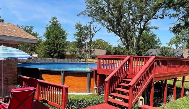 PRIVATE HUGE POOL/ 25 MINS TO BEACH/ SPACIOUS 4BED/3BATH KING BED