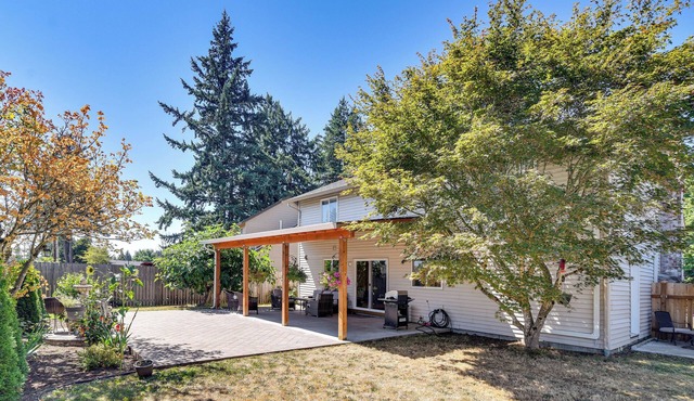Private Outdoor Space 9 Mi to Downtown Vancouver!