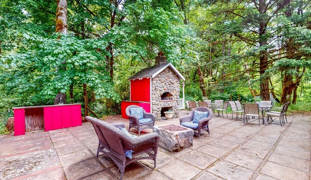 Private property - Main & Guest Home - Creek Views