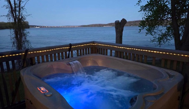 Private Riverfront Escape with Hot Tub, Fire Pit & Wildlife Views