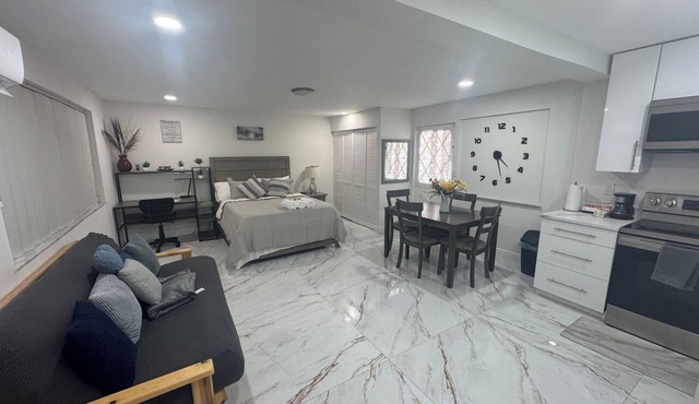 Private Studio, 2 Beds & Free Parking Near Hard Rock in Pembroke Pines