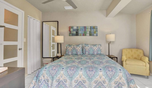 Private studio, 5 min. walk to Wilton Drive
