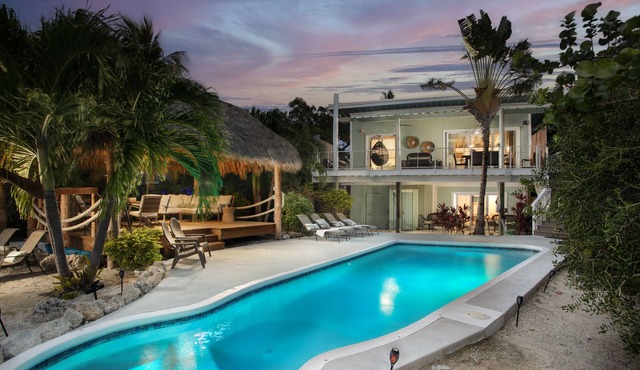 Private waterfront resort: dock, pool, tiki, RV hookup, pets ok