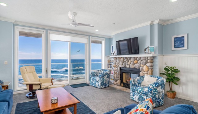 Promo! Second Floor Oceanfront Condo with Pool, Hot Tub, Wifi and Much More!