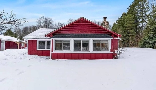 Quaint 3-bedroom Boyne City Cabin/3-Minutes to Boyne Mountain