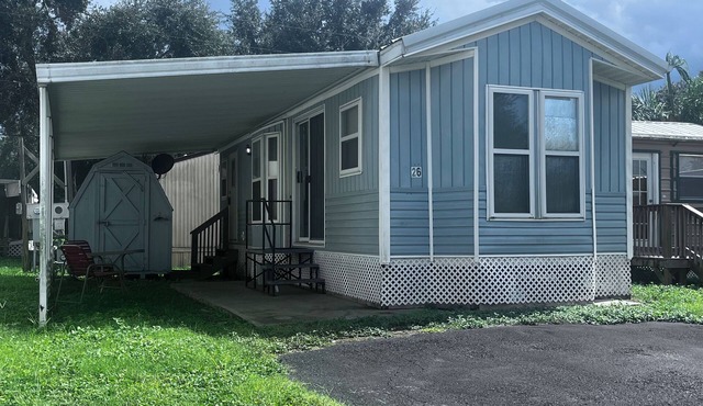 Quaint and Quiet Tiny Home, with Pool Access!