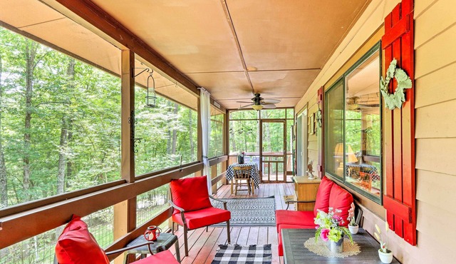 Quaint Murphy Cabin in Serene Wooded Setting!
