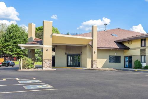 Quality Inn & Suites Black River Falls I-94