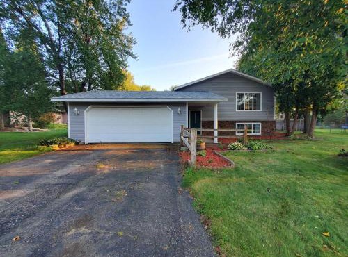 Quiet 3BR 2BA Near Mall, Shopping Centers, and I-94