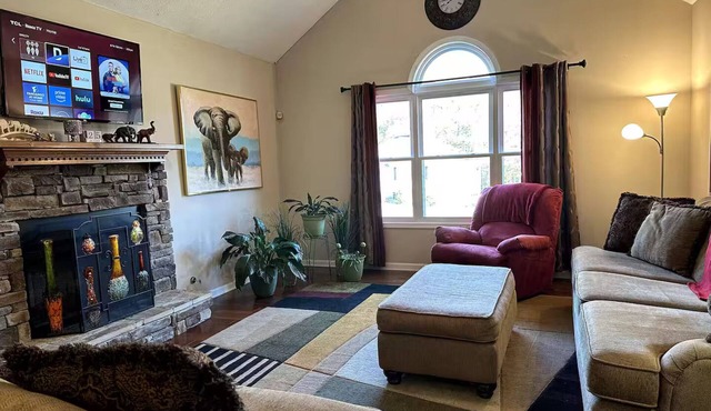 Quiet, charming 4-bedroom house; 20mins from Atlanta & Airport. in Lithia Springs