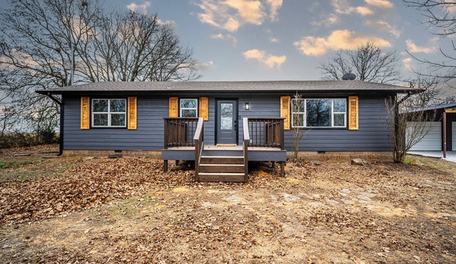 Quiet, comfortable & extensively updated - 2 bedroom