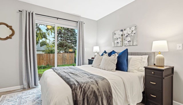 Quiet Cozy End Unit Near Mt. Clemens Downtown