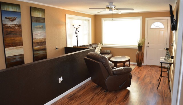 Quiet home in the heart of town, close to Airport and Interstate