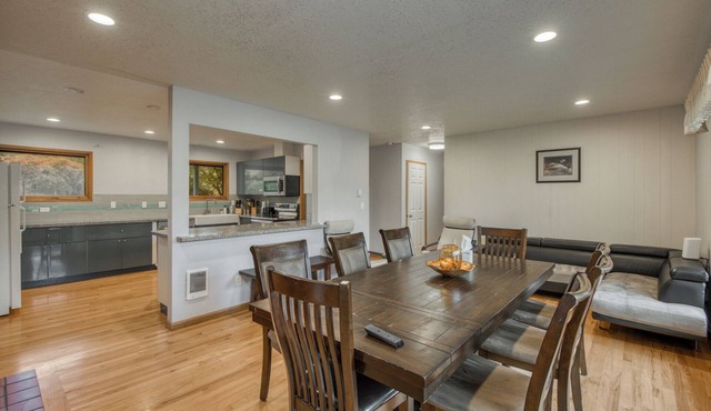 Quiet Place in the Park, 5bdrm/3bth