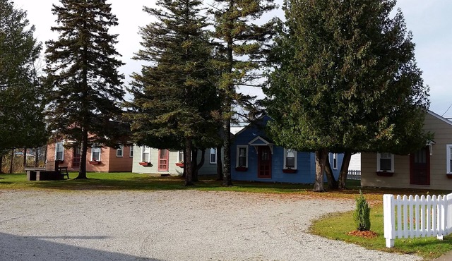 Rainbow Cabins (Pink Cabin #4)