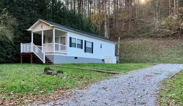 Recently Updated - Cozy Creekside Tiny Home w/Full Kitchen; Walk to Distillery